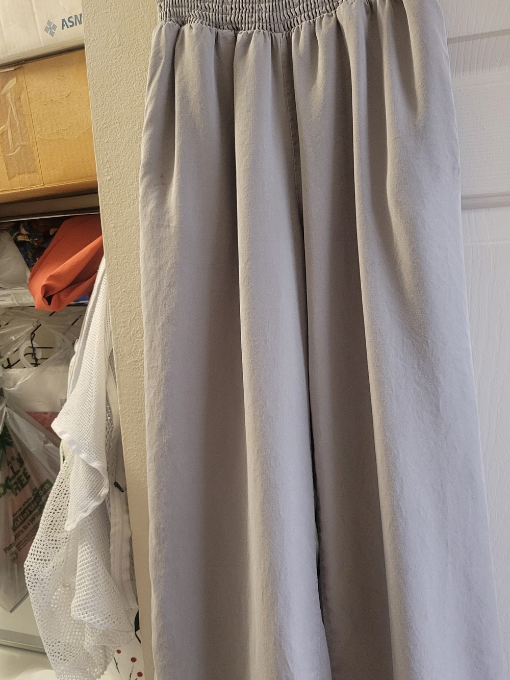 Women's Wide-Leg Elastic Waist Pants in Light Gray